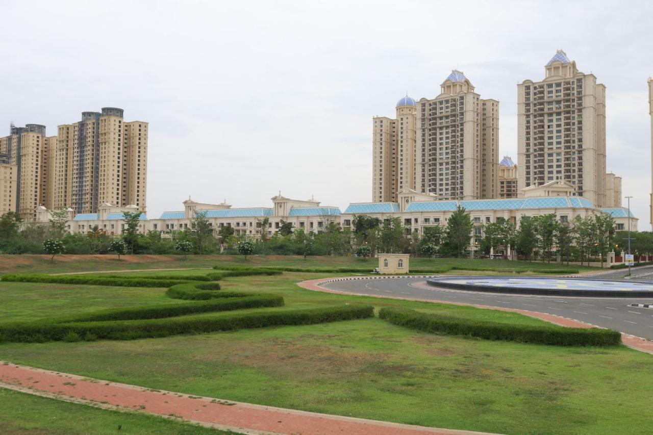 Отель Oyo 6954 The Lawns Oragadam Экстерьер фото